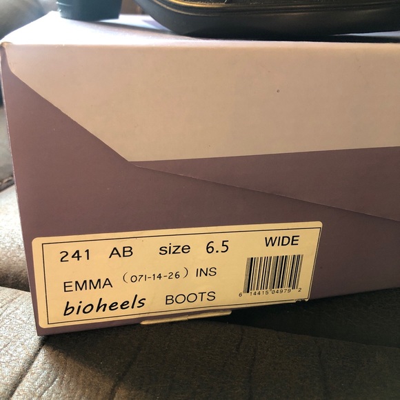 Black leather ankle boots 6.5  with box - Picture 4 of 9